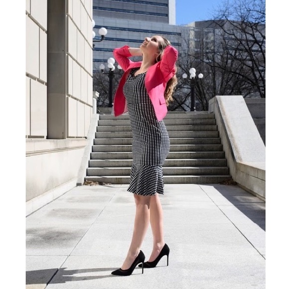 Knee Length Checkered Dress Figure Flattering - Picture 3 of 4